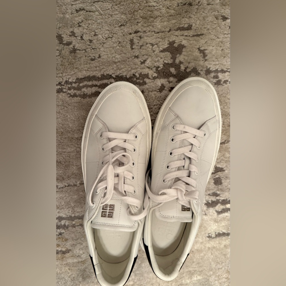 Brand new 💯 authentic
Givenchy City Court Low-Top Sneakers. Size 42 new - Picture 10 of 10